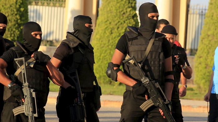 4 police killed in Cairo blast